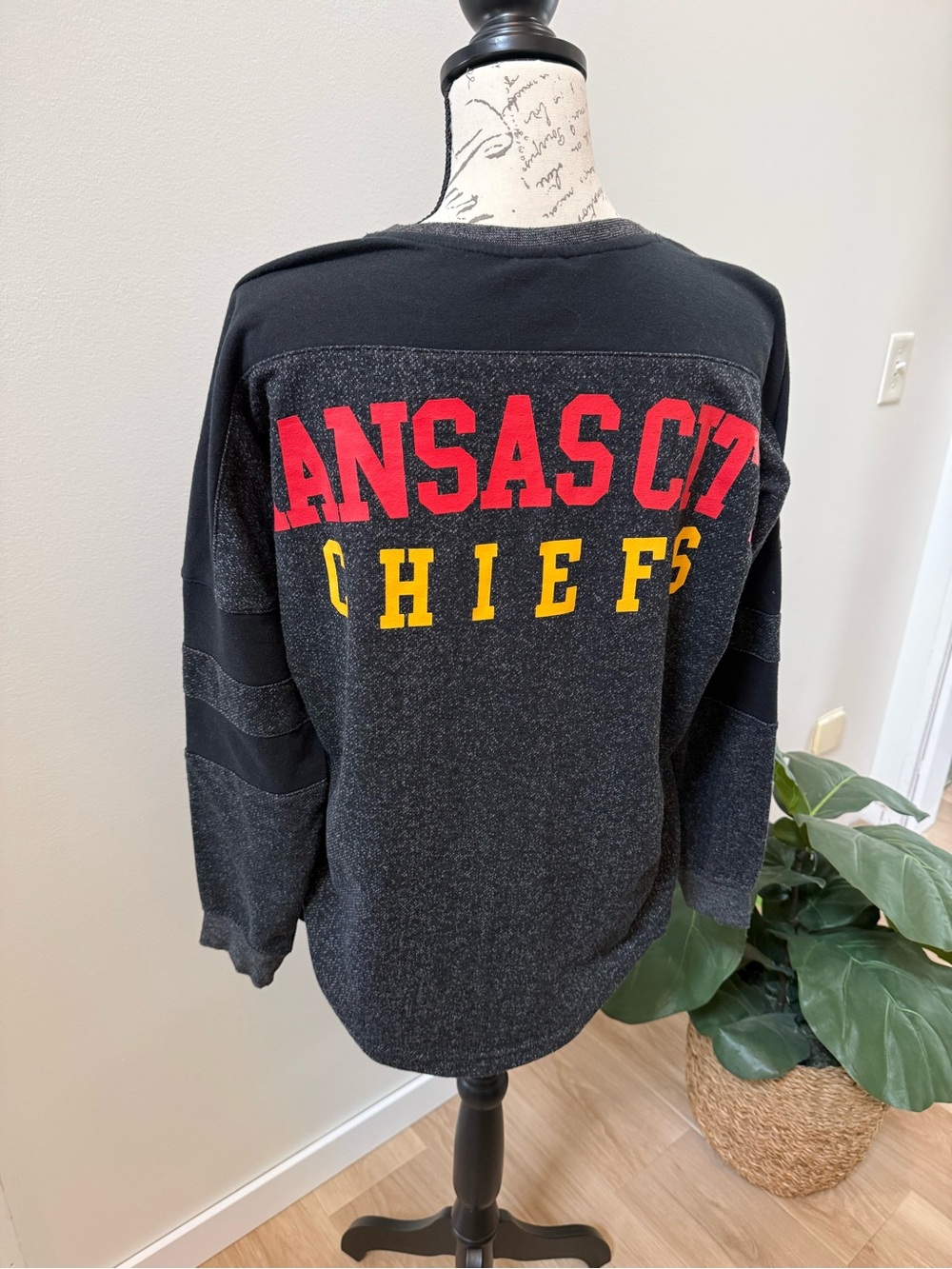 Kansas City Chiefs NFL Team Apparel Varsity Crewneck Sweatshirt Top Medium